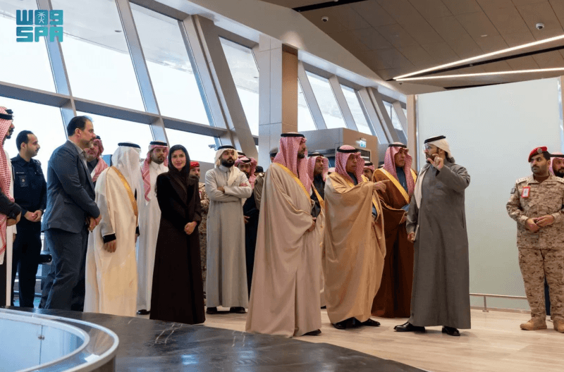 أمير منطقة العلا يفتتح توسعة مطار العلا لرفع الطاقة الاستيعابية إلى 700,000 مسافر سنويًا