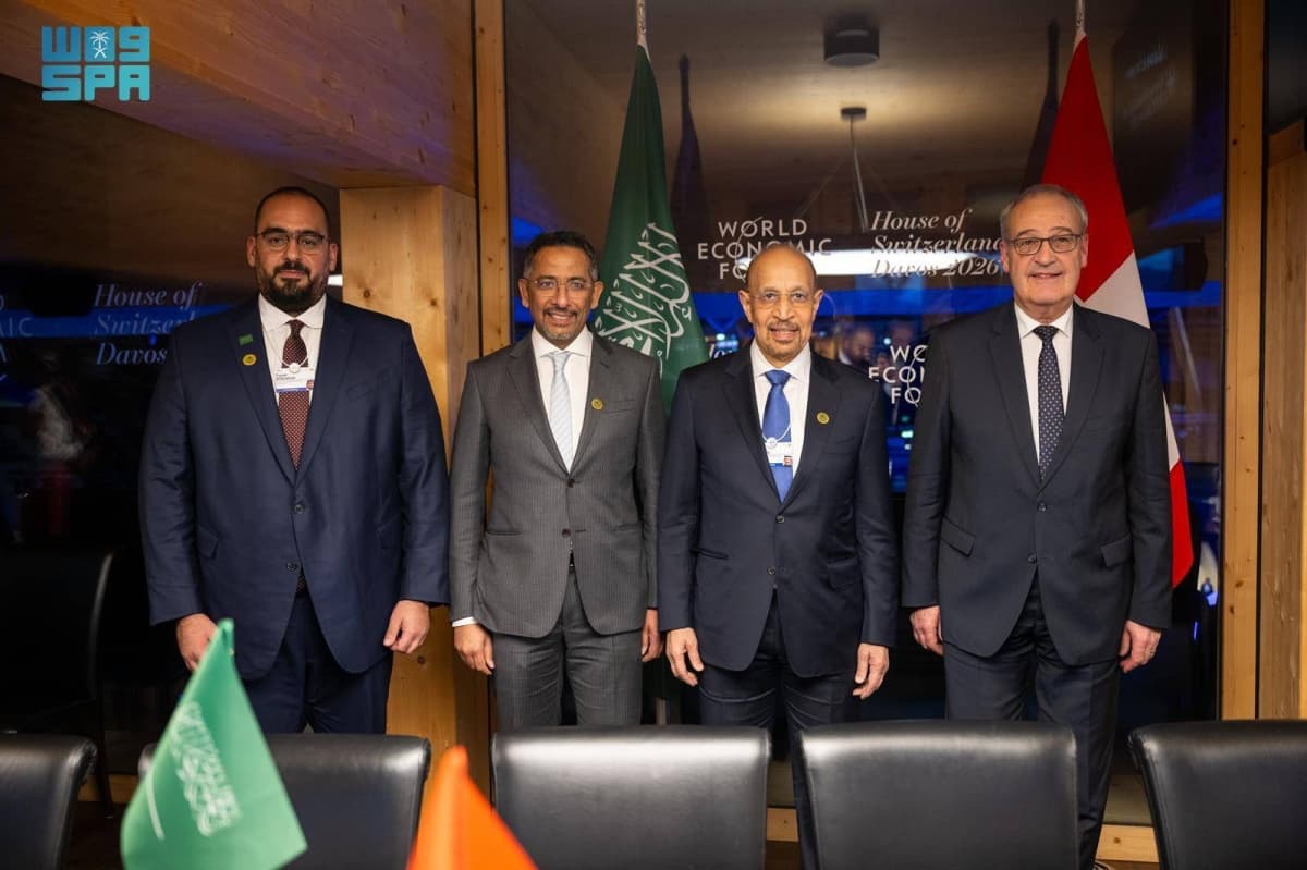 رئيس الاتحاد السويسري يجتمع مع وزراء الاستثمار والصناعة والاقتصاد