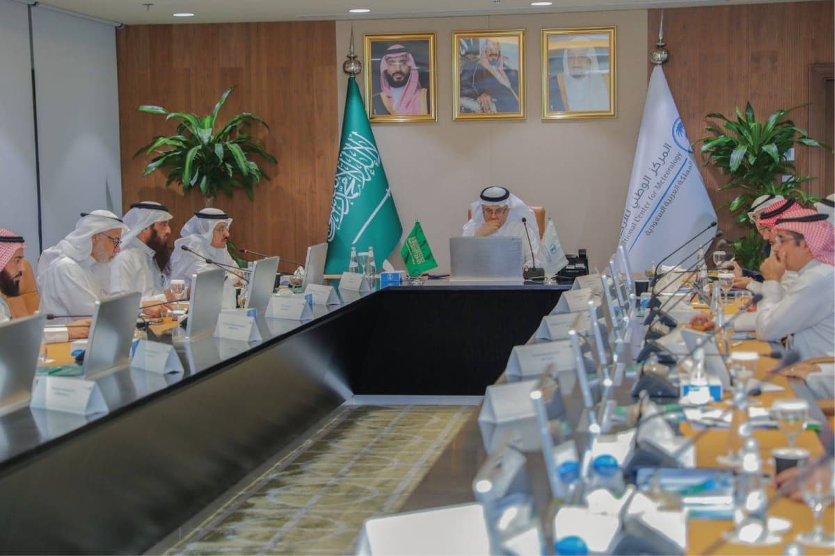 وزير البيئة يقف على جاهزية مشاريع المنظومة في مكة المكرمة استعدادًا لشهر رمضان ويُدشّن طائرة أبحاث الاستمطار