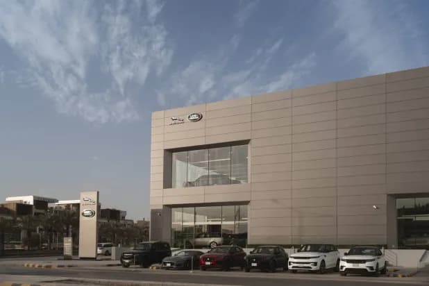 جاغوار لاند روڤر السعودية تتطلع لتوسيع الطرازات الكهربائية والهجينة مع تطوير البنية التحتية