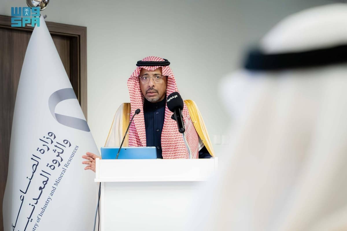 وزير الصناعة والثروة المعدنية يدشن أنشطة الصناعات البيئية