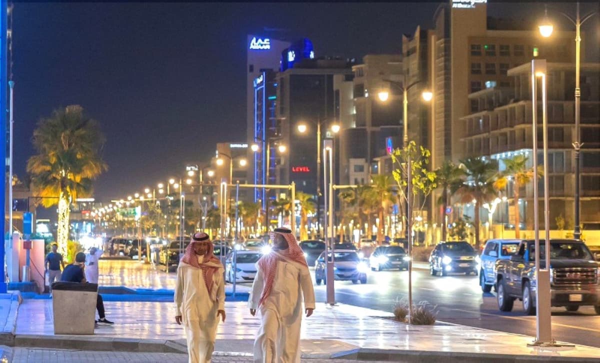 أمانة الشرقية تطور المسارات وتحول الخبر صديقة للمشاة