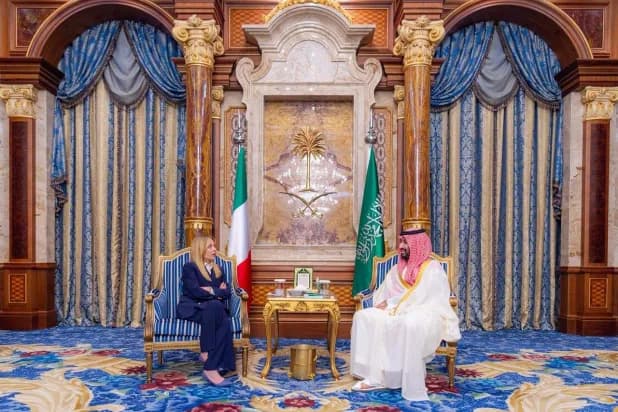 محمد بن سلمان وميلوني يبحثان تداعيات التصعيد العسكري بالمنطقة