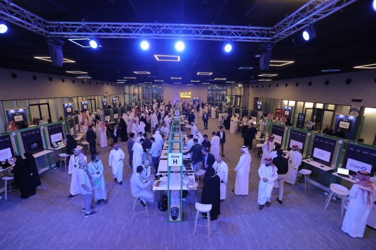 بمشاركة أكثر من 100 شركة ناشئة وبالشراكة مع كاكست، منتدى ستارت سمارت للاستثمار 2026 يربط رواد الأعمال بالمستثمرين